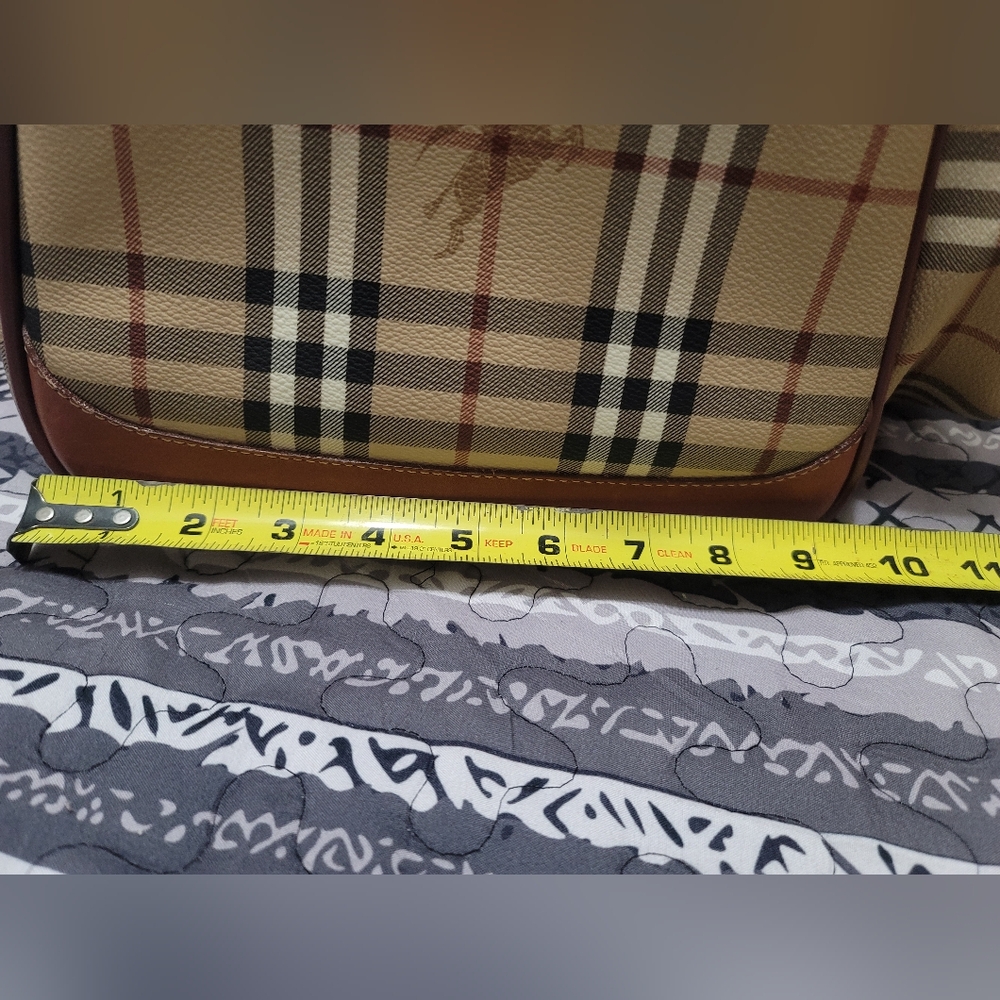 Burberry Cream and Brown Travel Bag with Iconic Design - Picture 3 of 16